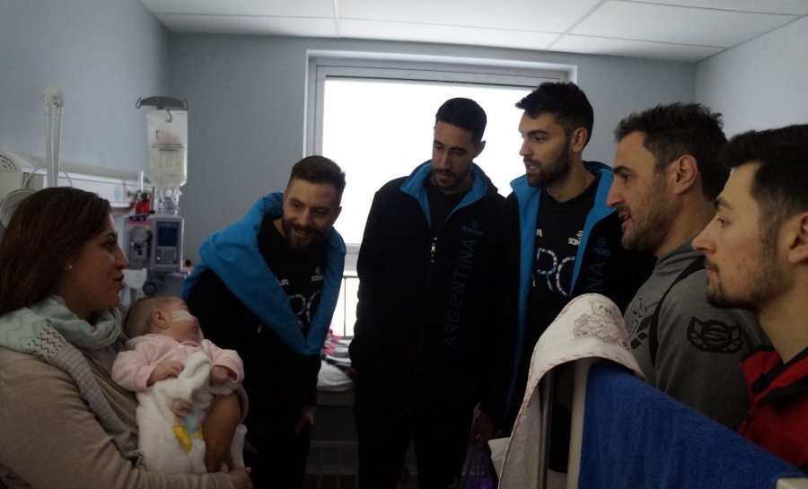 La Selección Argentina de Voley visitó el Hospital Rawson