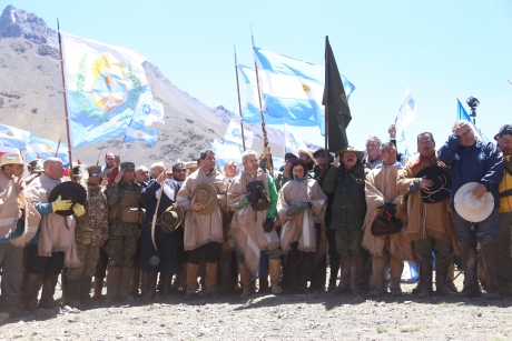 Acto en el límite argentino - chileno por el Cruce de los Andes